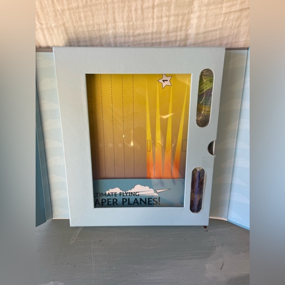 Paper planes kit and book - Picture 11 of 14